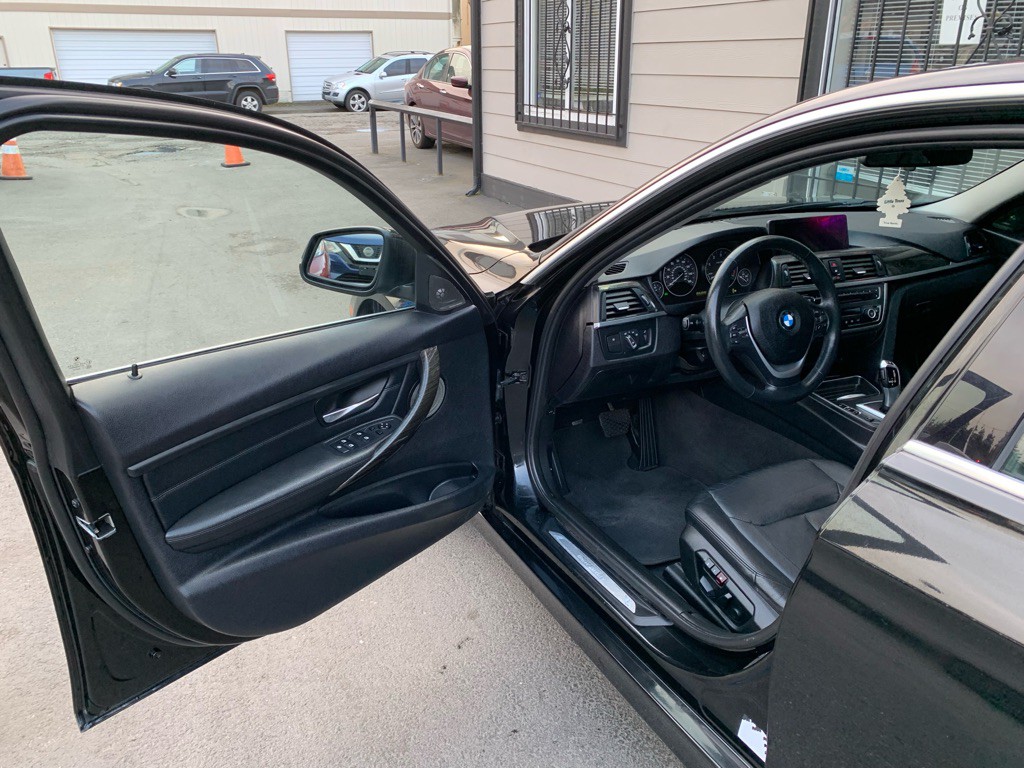 2014 BMW 3 Series Image 11