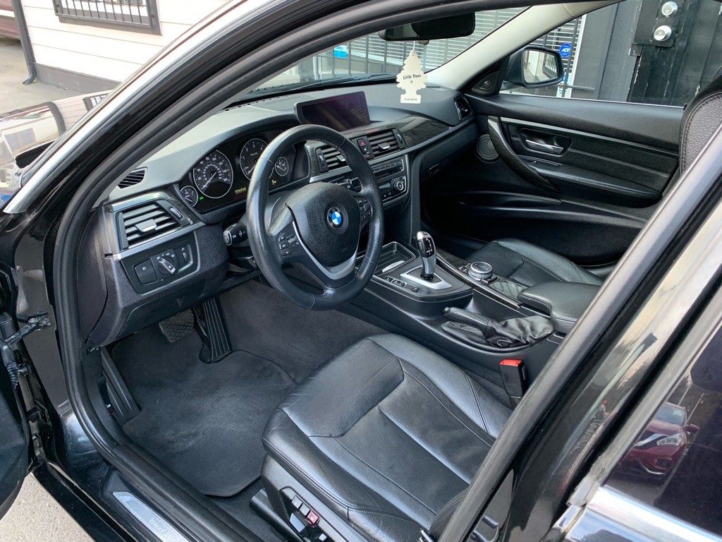 2014 BMW 3 Series Image 12