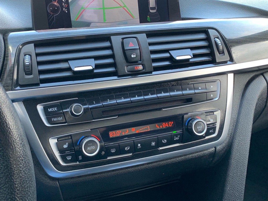 2014 BMW 3 Series Image 25