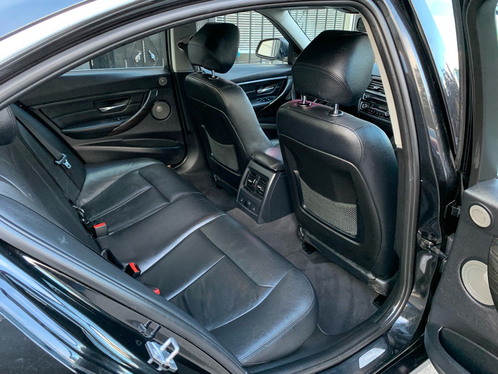 2014 BMW 3 Series Image 30