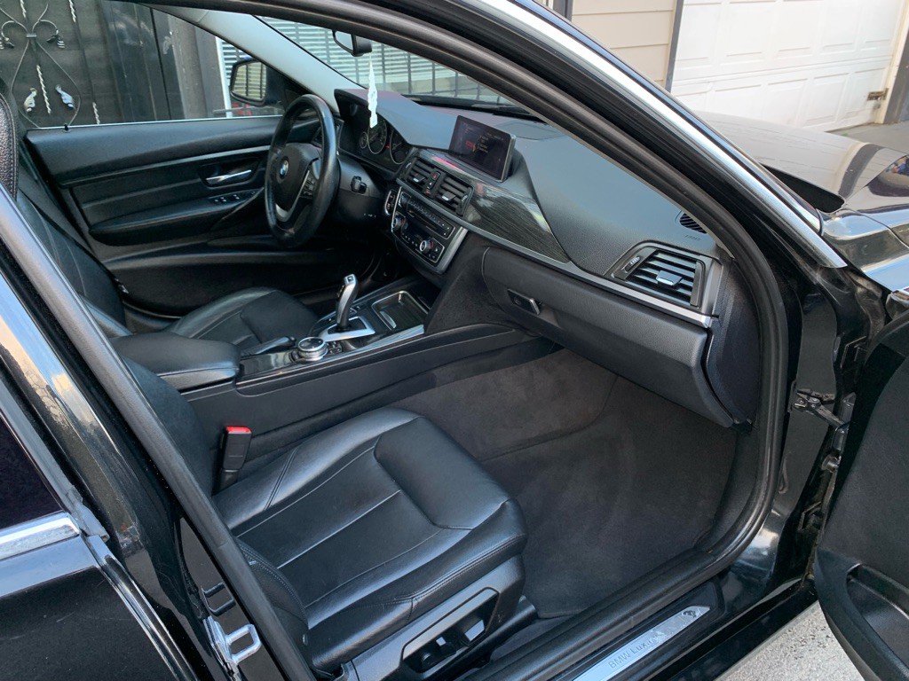 2014 BMW 3 Series Image 32