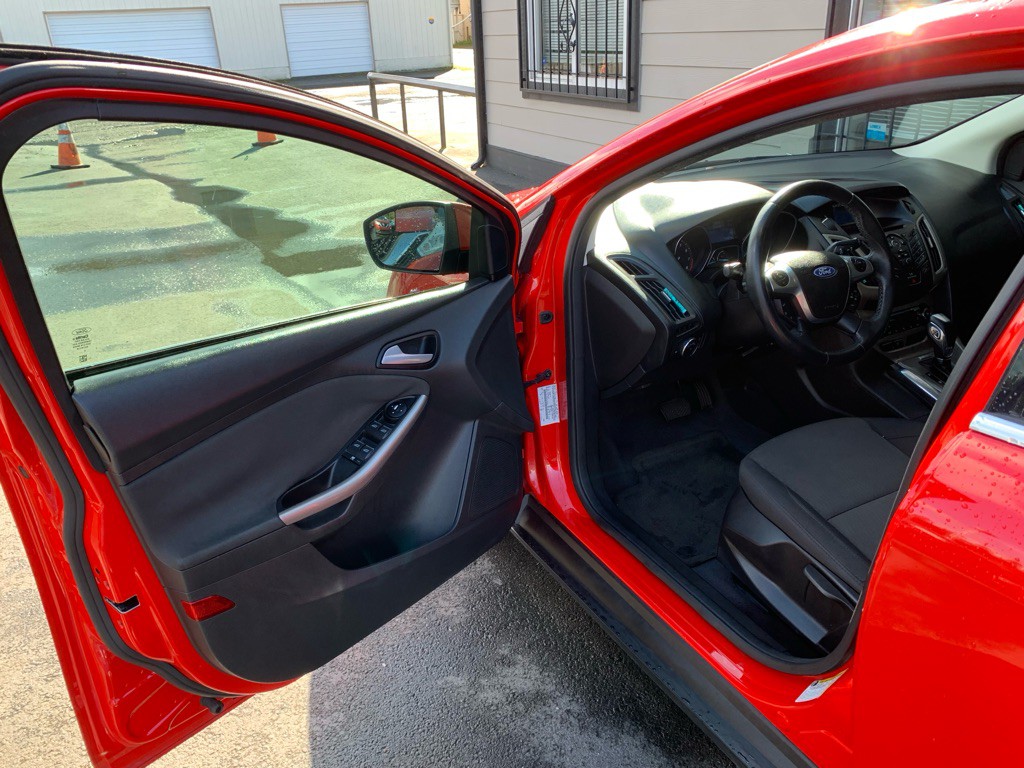 2012 Ford Focus Image 9