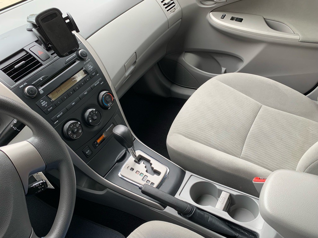 2010 Toyota Corolla Image 19