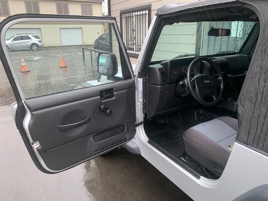 2004 Jeep Wrangler Image 8