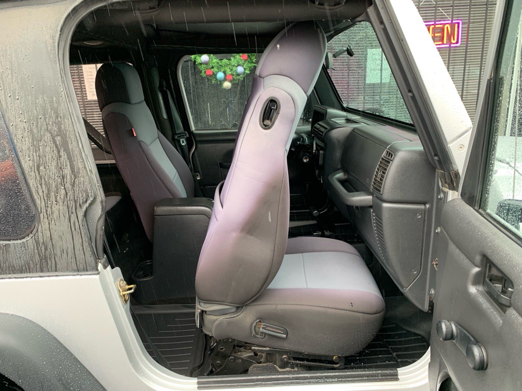 2004 Jeep Wrangler Image 21