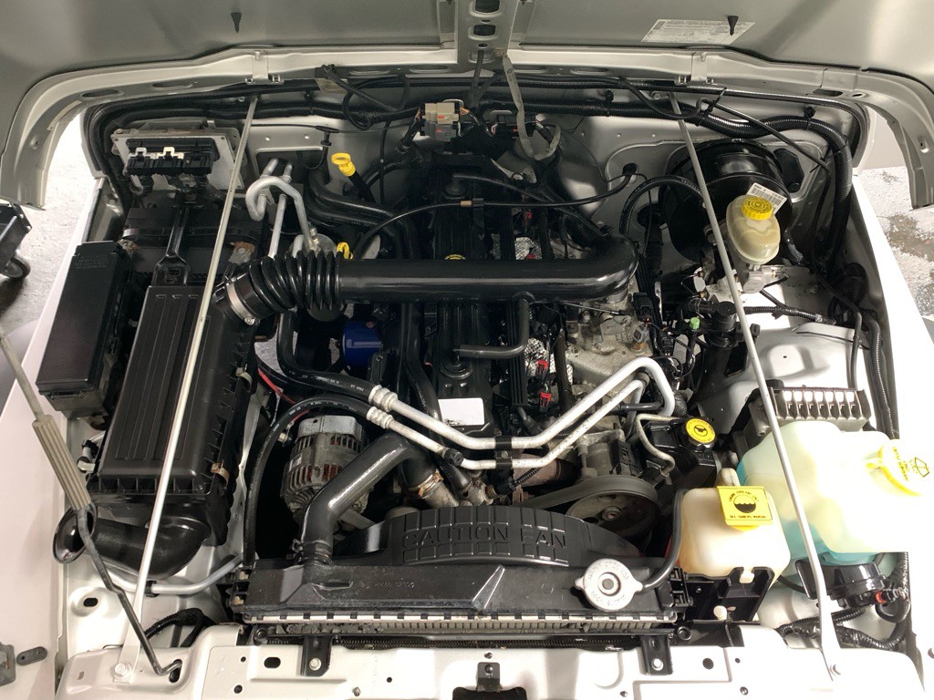 2004 Jeep Wrangler Image 25