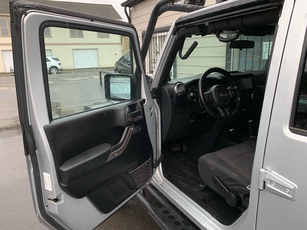 2012 Jeep Wrangler Unlimited Image 11