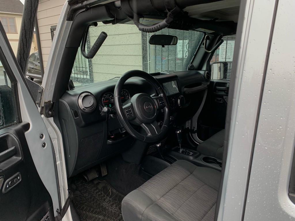 2012 Jeep Wrangler Unlimited Image 12