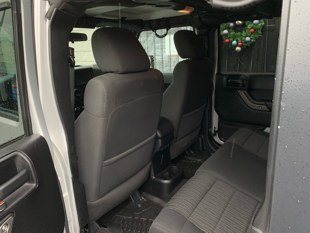 2012 Jeep Wrangler Unlimited Image 15