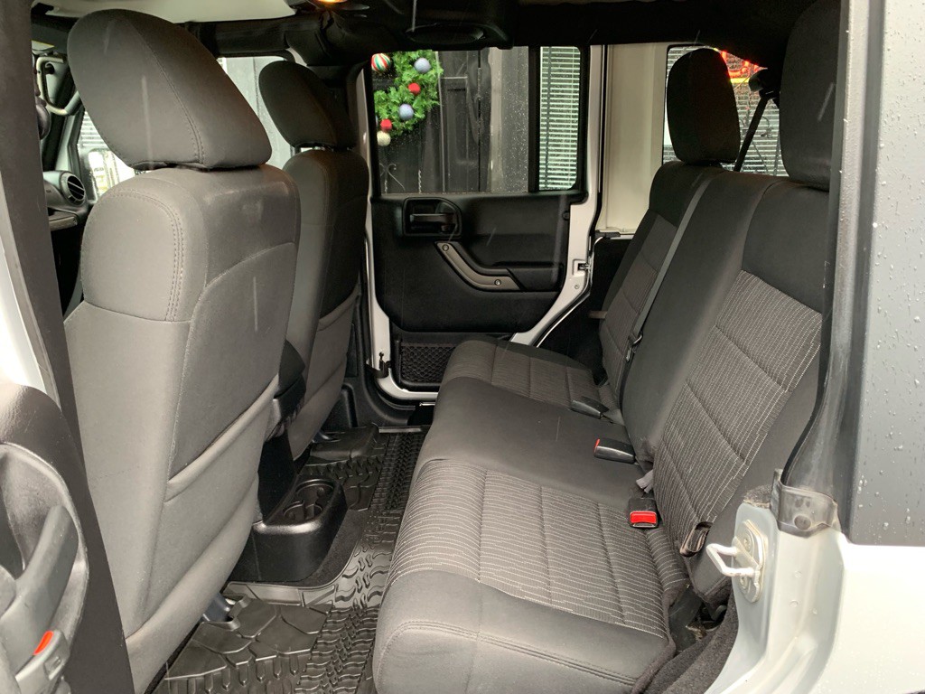 2012 Jeep Wrangler Unlimited Image 16