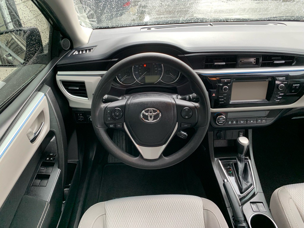 2016 Toyota Corolla Image 16