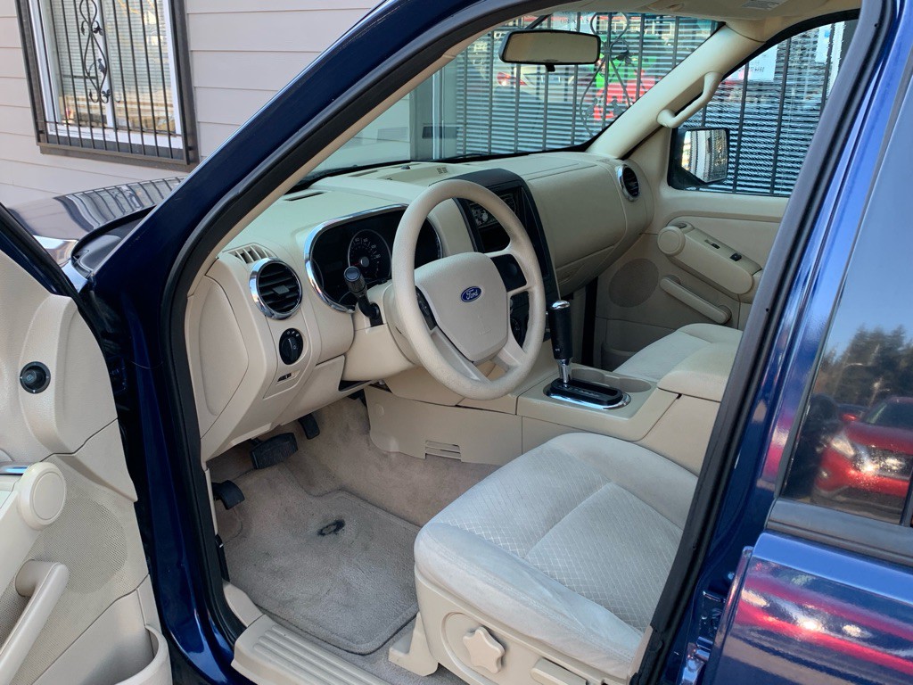 2006 Ford Explorer Image 10