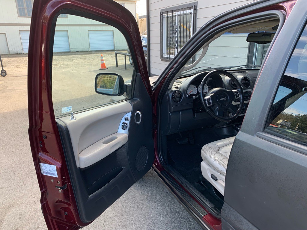 2003 Jeep Liberty Image 9