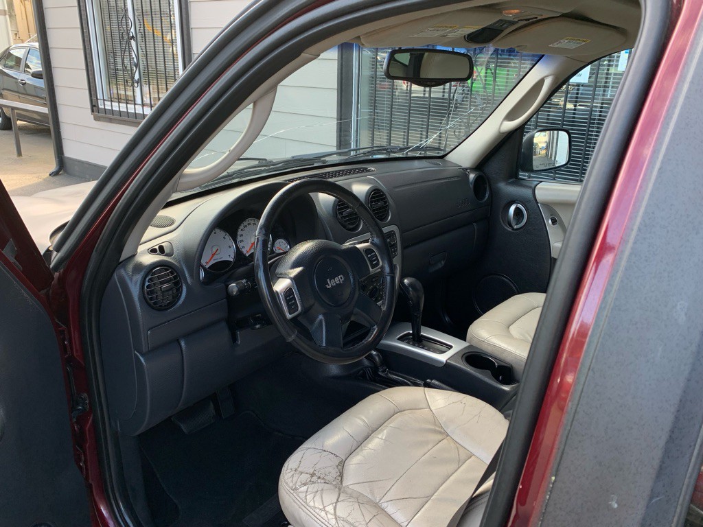 2003 Jeep Liberty Image 10