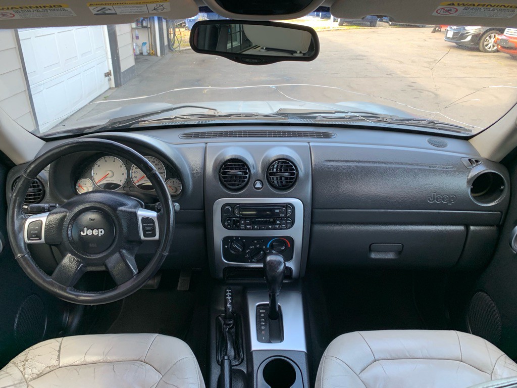 2003 Jeep Liberty Image 16