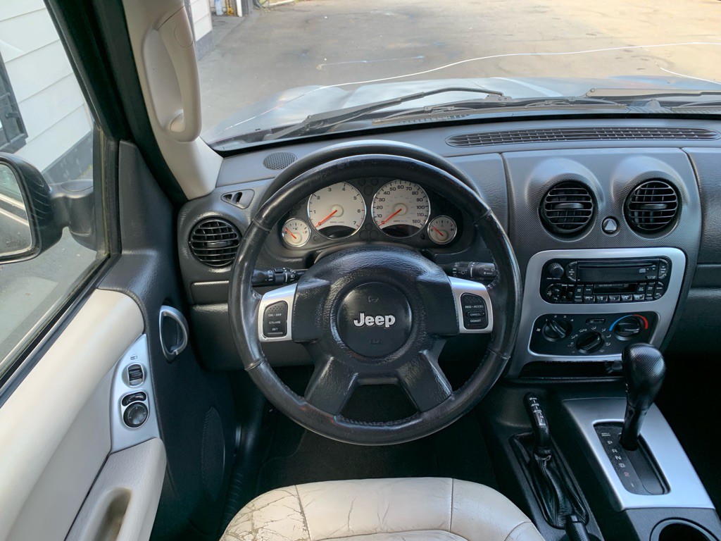 2003 Jeep Liberty Image 17