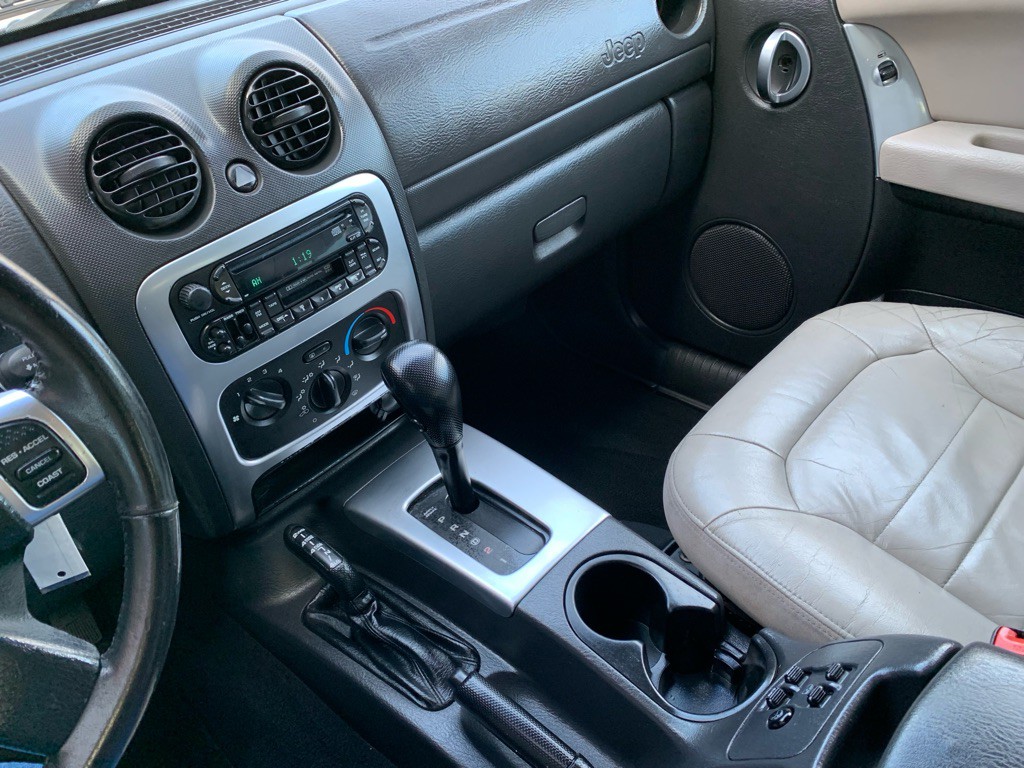 2003 Jeep Liberty Image 20