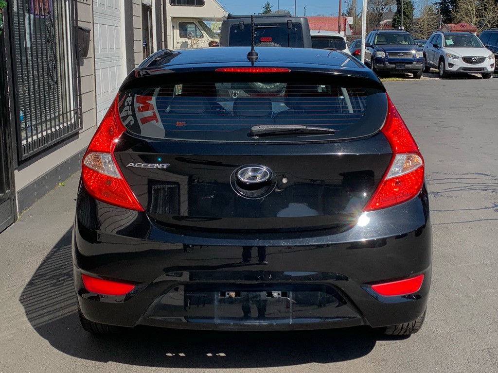 2012 Hyundai Accent Image 6