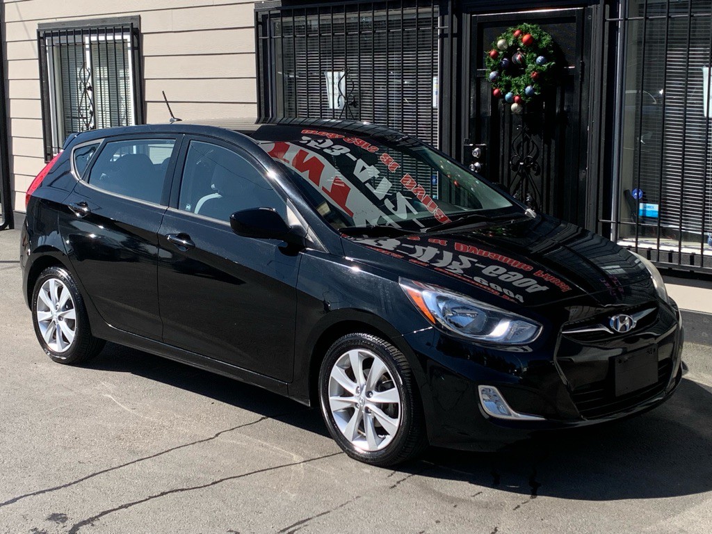 2012 Hyundai Accent Image 10