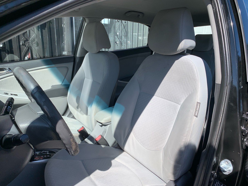 2012 Hyundai Accent Image 14