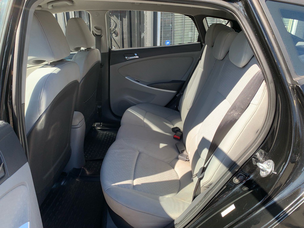 2012 Hyundai Accent Image 16