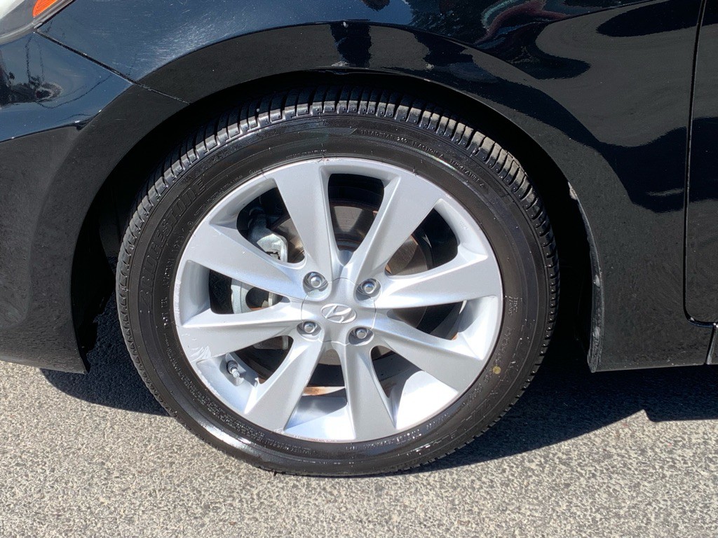 2012 Hyundai Accent Image 29