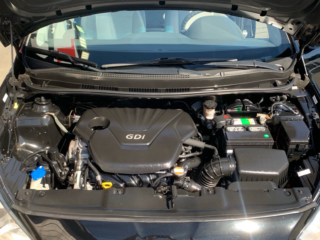 2012 Hyundai Accent Image 31