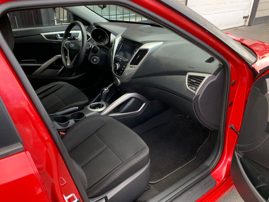 2014 Hyundai Veloster Image 25