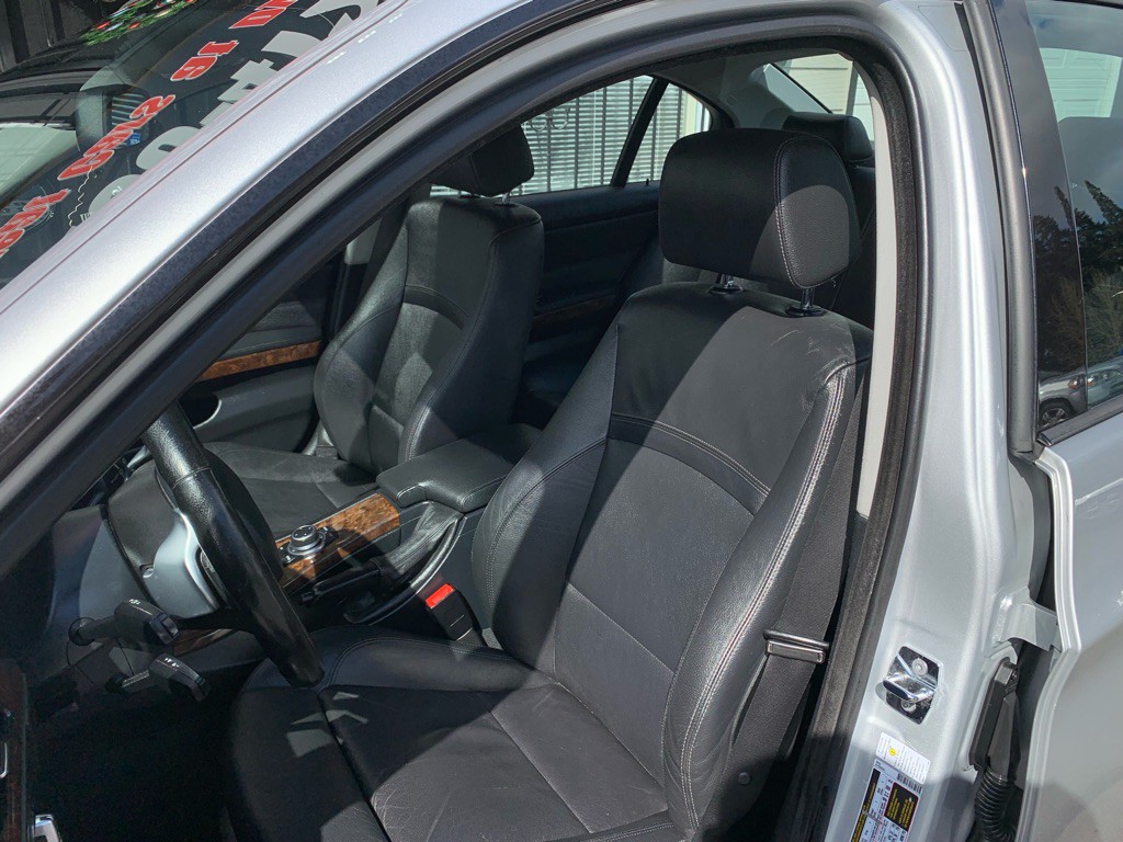 2009 BMW 3 Series Image 12