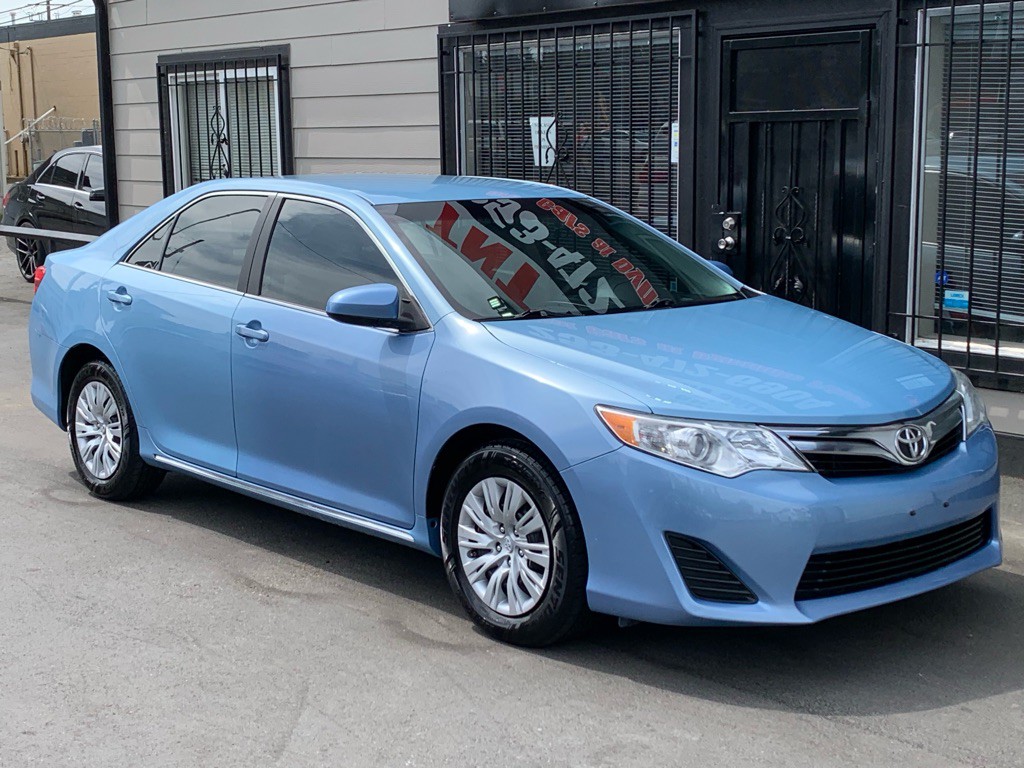 2013 Toyota Camry Image 10