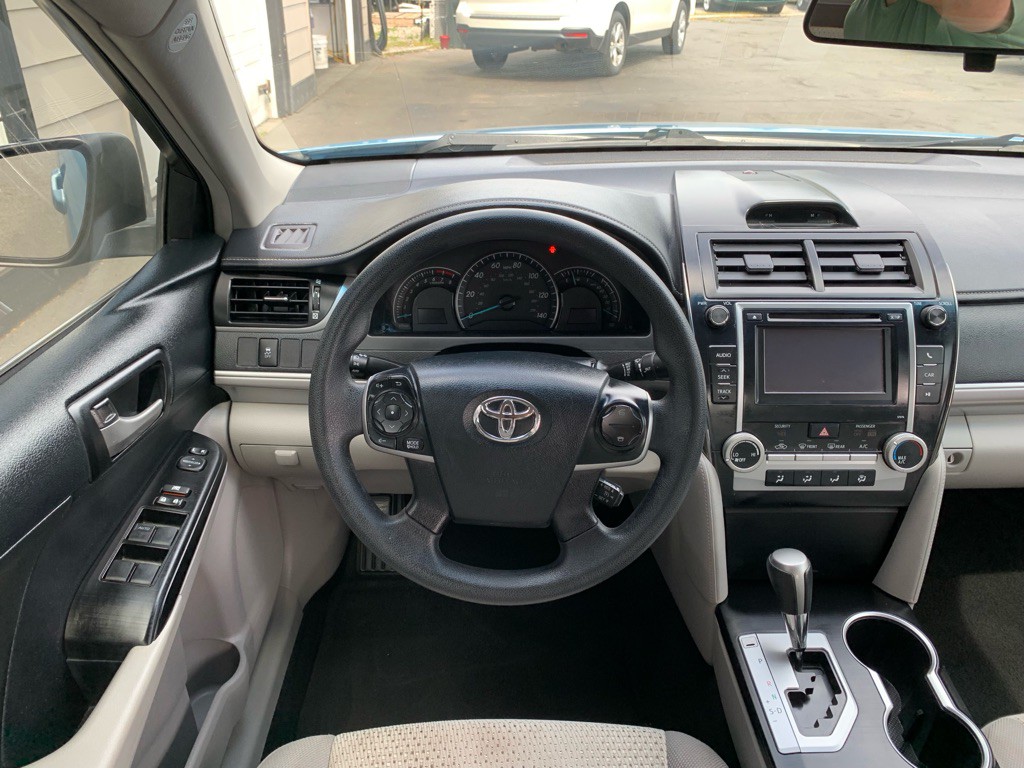2013 Toyota Camry Image 19