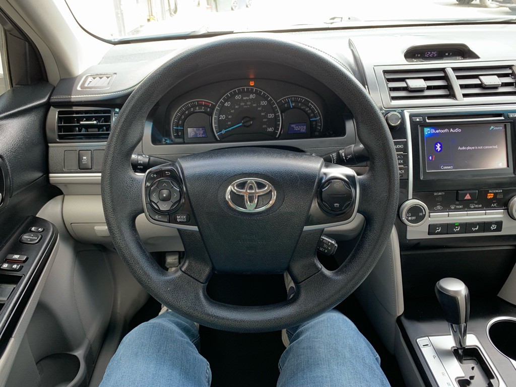 2013 Toyota Camry Image 20