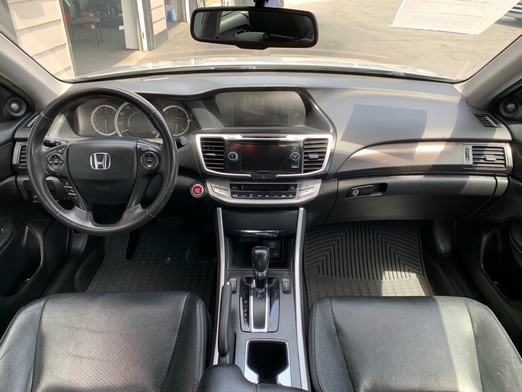 2015 Honda Accord Image 17