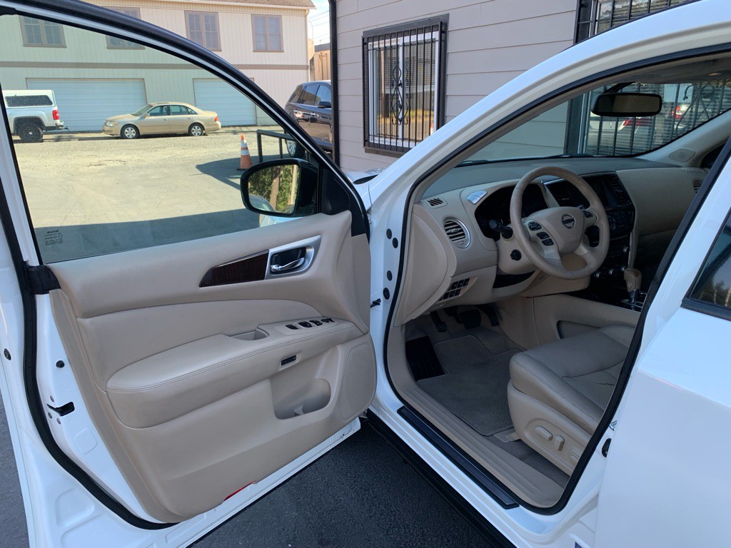 2013 Nissan Pathfinder Image 11