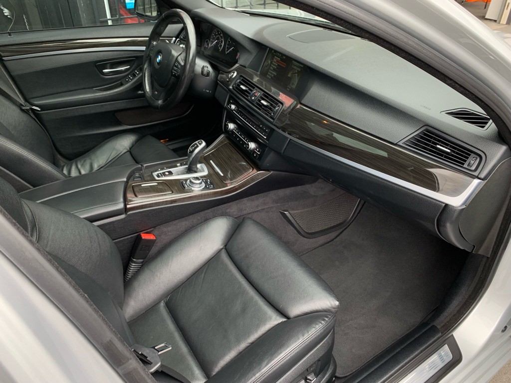 2013 BMW 5 Series Image 29