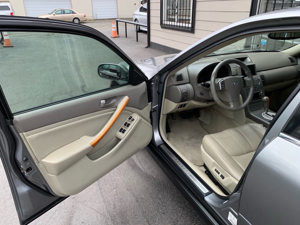 2004 INFINITI G35 Image 10