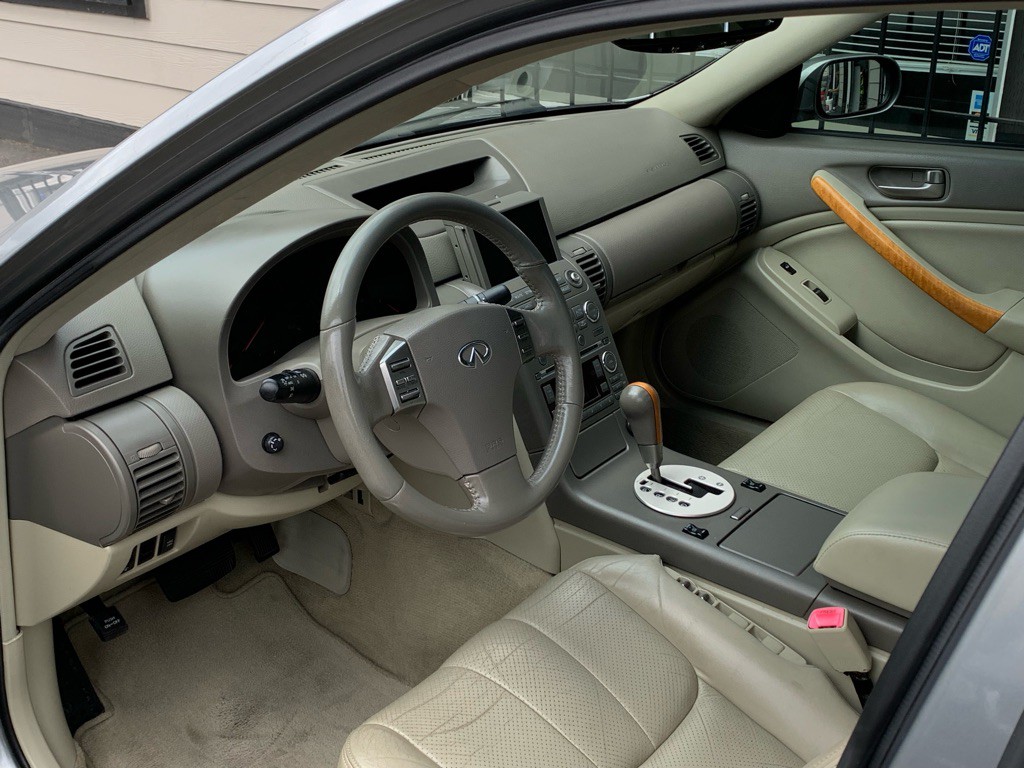 2004 INFINITI G35 Image 11