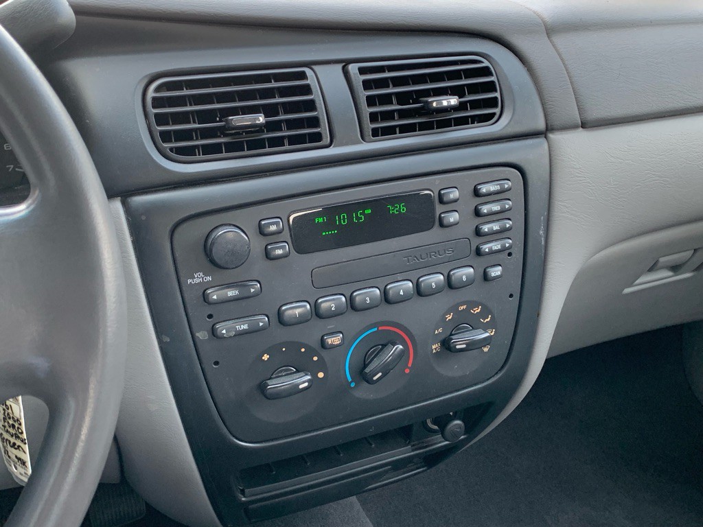 2000 Ford Taurus Image 18