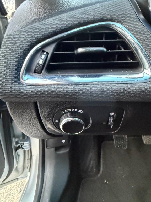 2016 Chevrolet Cruze Image 23