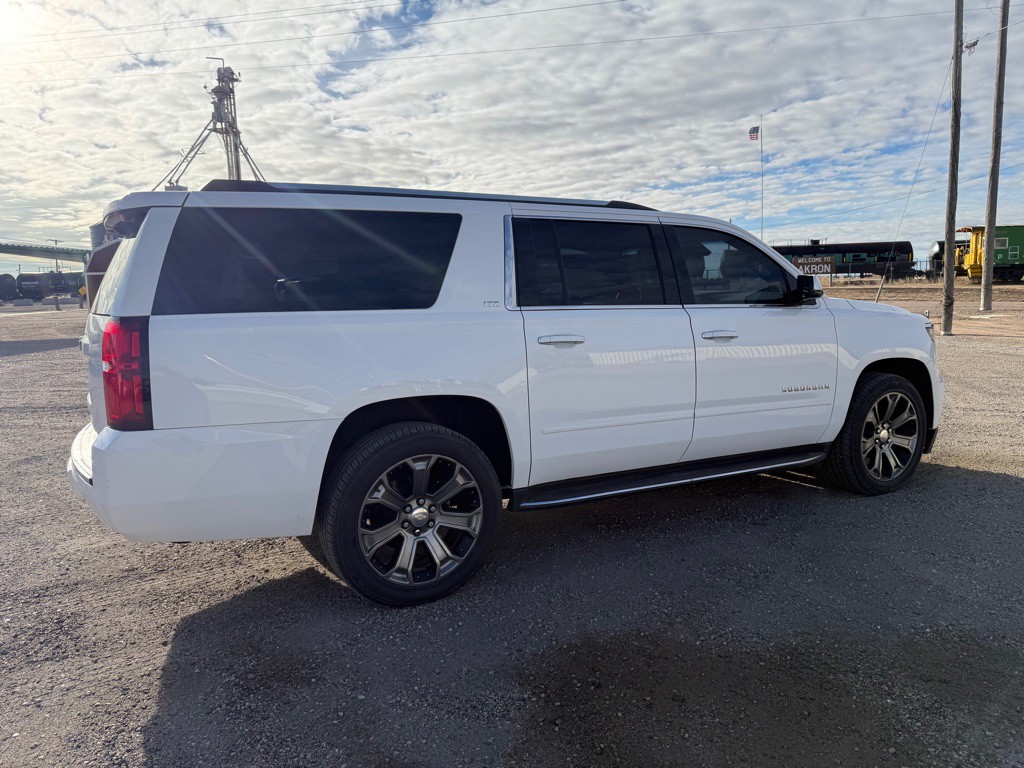 2016 Chevrolet Suburban Image 4