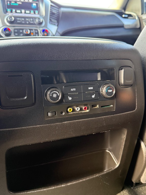 2016 Chevrolet Suburban Image 12