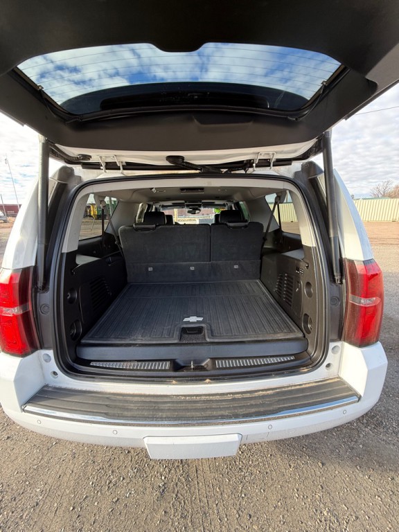 2016 Chevrolet Suburban Image 14