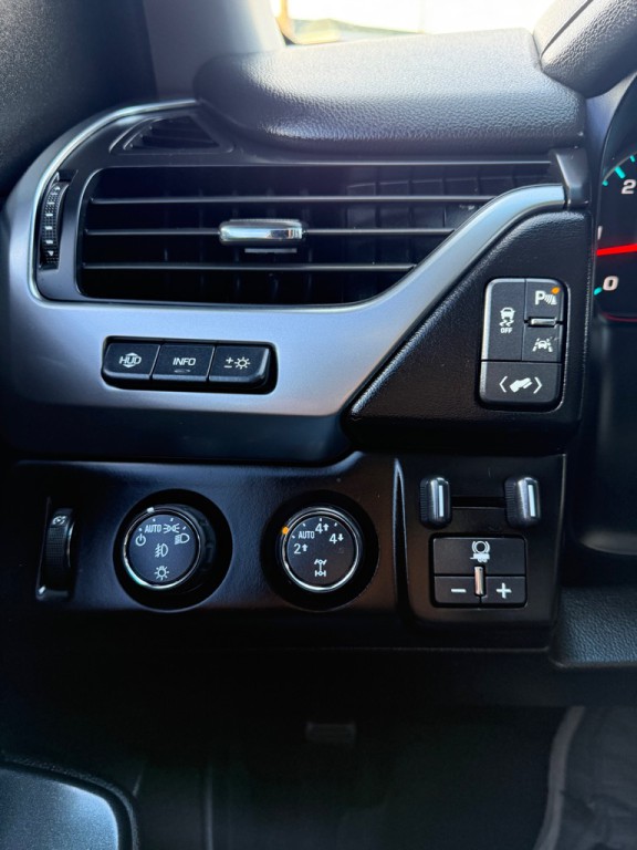 2016 Chevrolet Suburban Image 28