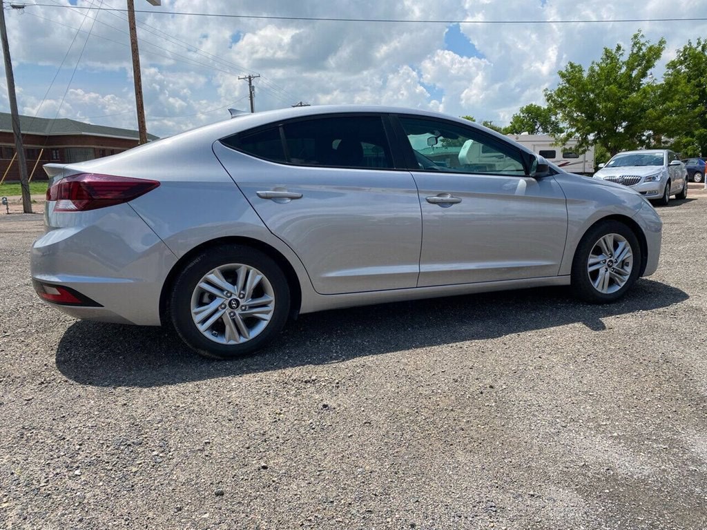2020 Hyundai Elantra Image 3