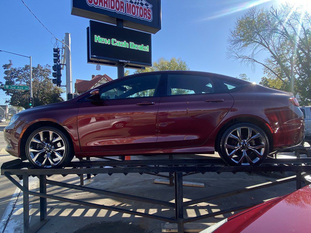 2015 Chrysler 200 Image 2