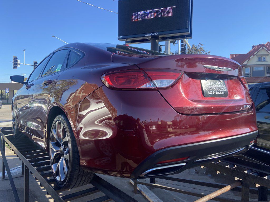 2015 Chrysler 200 Image 3