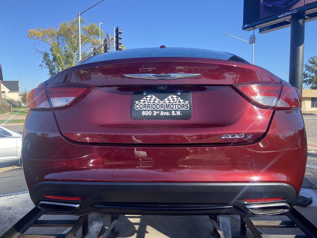 2015 Chrysler 200 Image 4