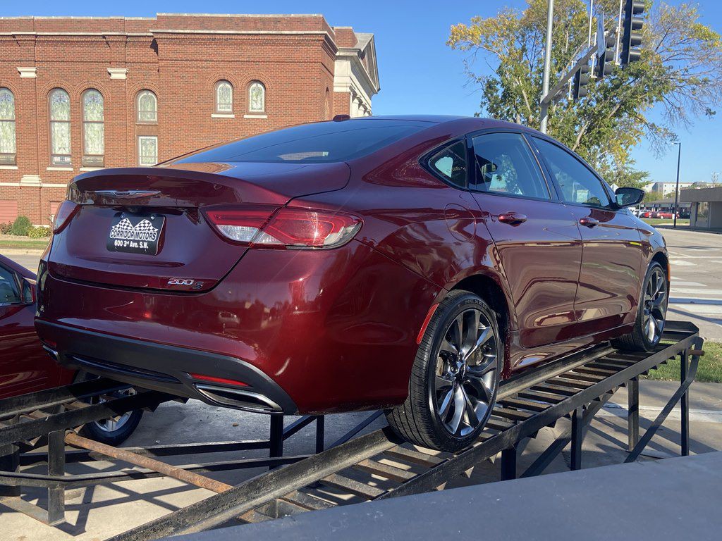 2015 Chrysler 200 Image 5
