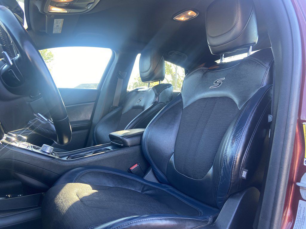 2015 Chrysler 200 Image 10
