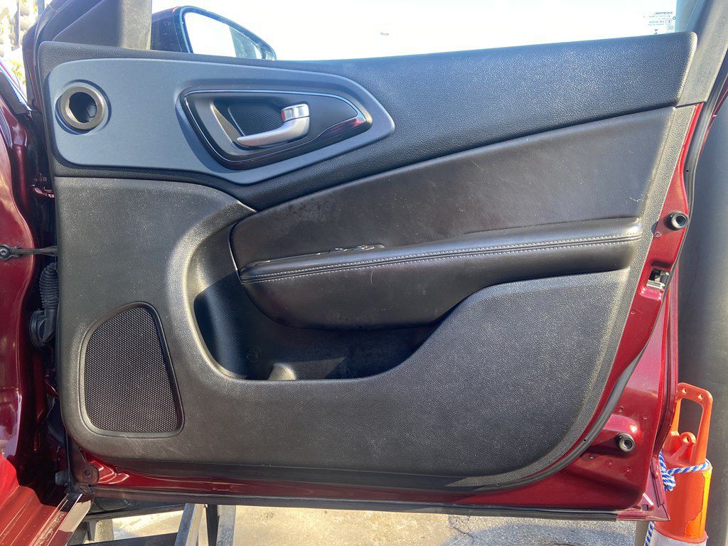 2015 Chrysler 200 Image 13